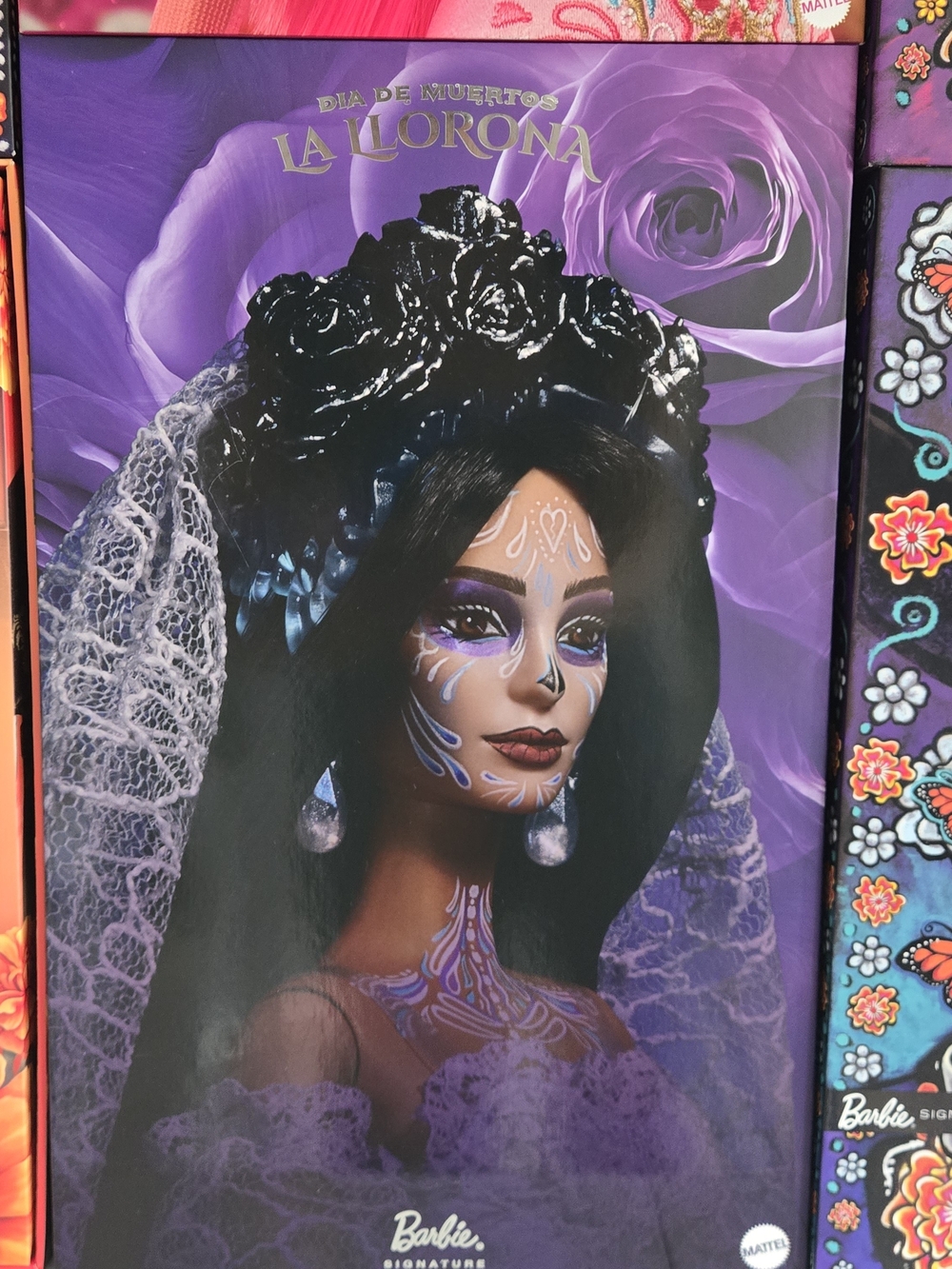 ​Ultimate Barbie Signature Día de Muertos 14-Doll Master Collection - Picture 4 of 16